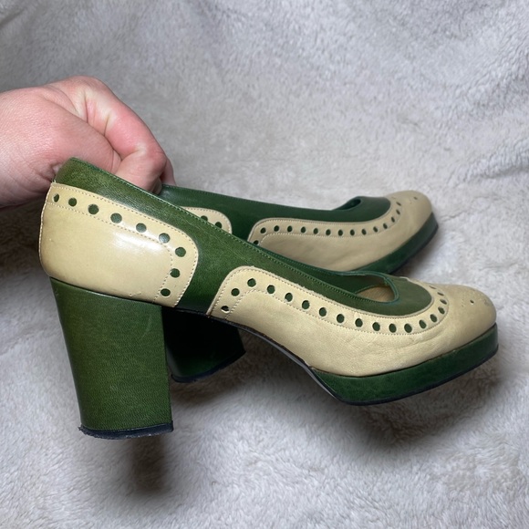 EUC True Vintage 1960s La Manche Two Tone Green/Beige Leather Cutout Shoes - Picture 15 of 16